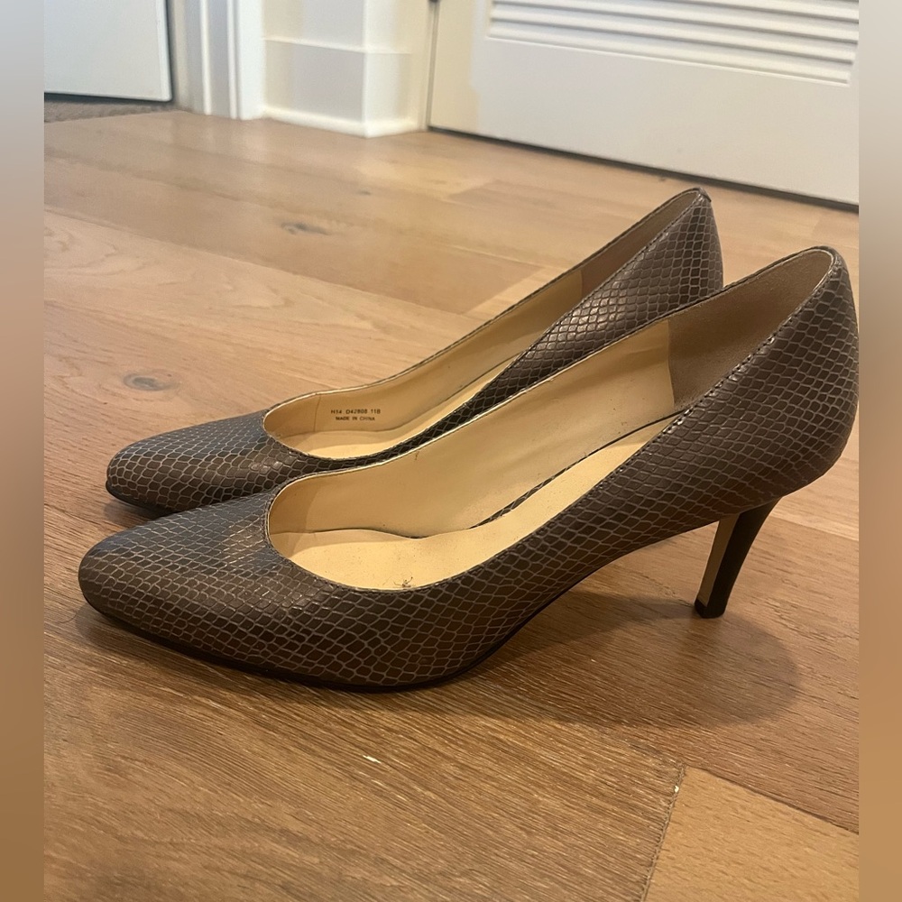 Cole Haan Grand OS Snake Print Leather Gray Classic Old Money Office Pumps Sz 11